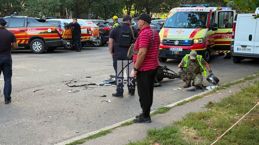 Russia strikes 22-story apartment building in Kyiv, injuring residents